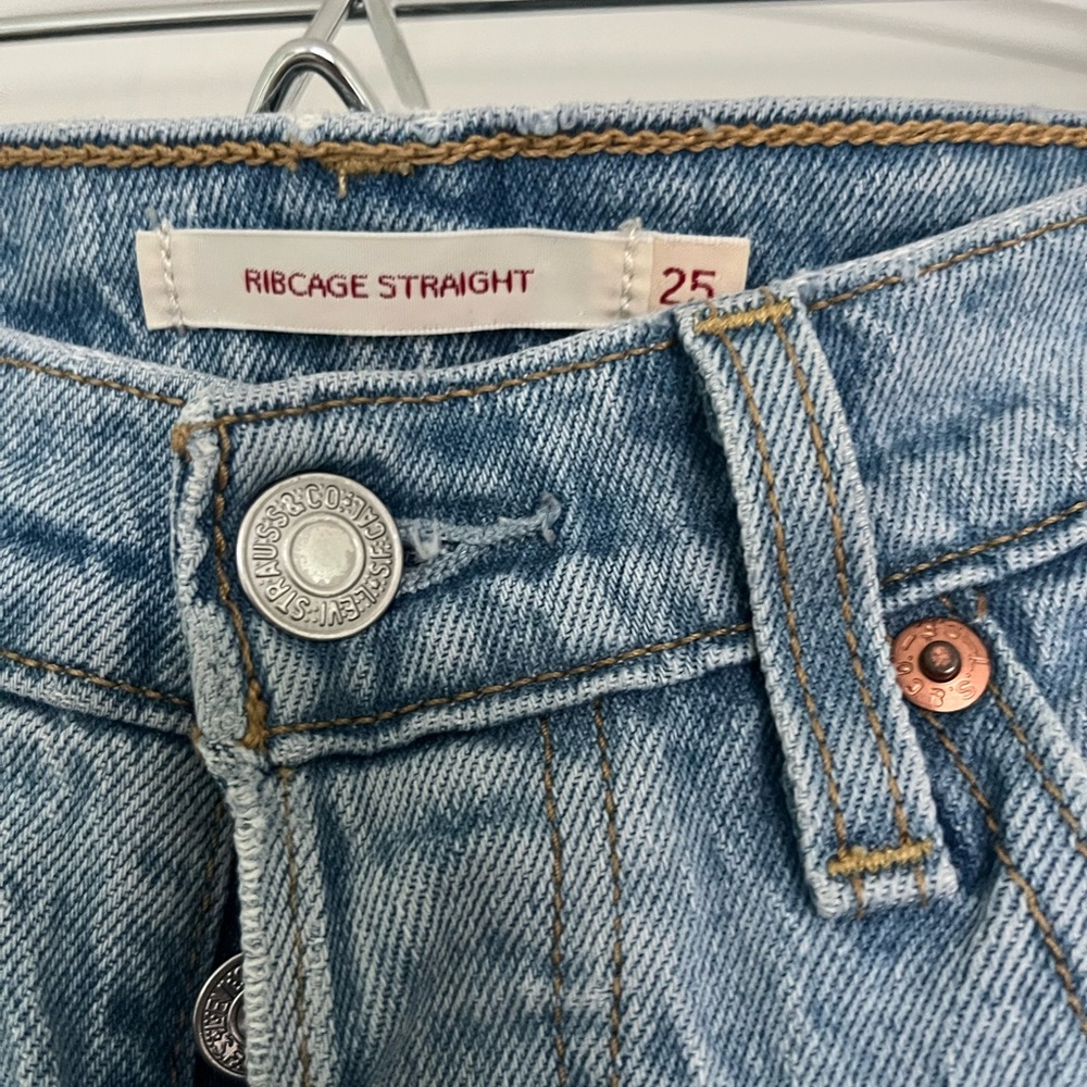 Levi’s Ribcage Straight Light Jeans - Picture 3 of 4